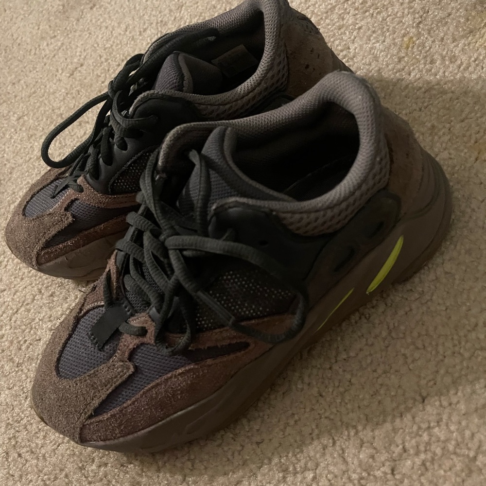 Yeezy 700 Mauve